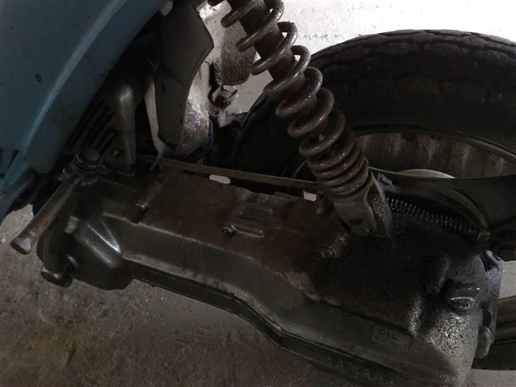 Yamaha passola byttet  - motoren fra den anden side den er da pæn af den er original billede 8