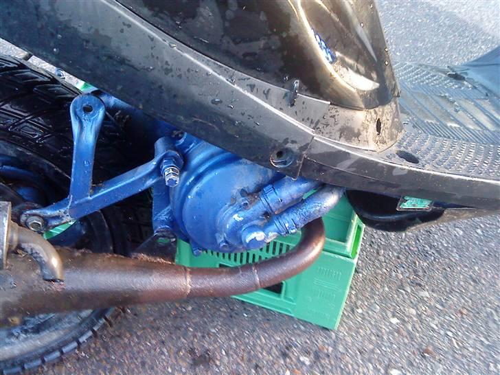 Yamaha Jogrox LC SOLGT  - Det syndt den gamle ejer har malet motoren :(  billede 7