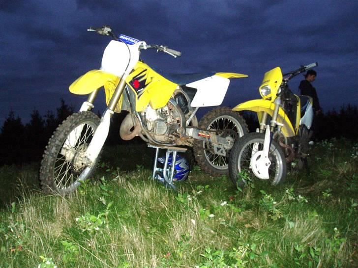 Suzuki rm 125 - ..sammen med patricks smx :D billede 2