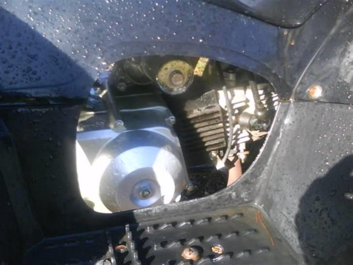 MiniBike atv - et kig ind til motoren billede 5