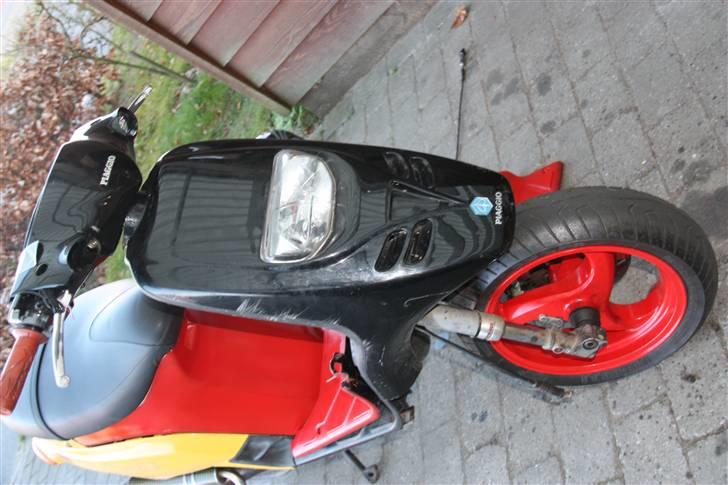 Piaggio typhoon - så bleb der smidt røde nrg på (; har os lige sat et ar du røde inderskjolde på (: billede 1