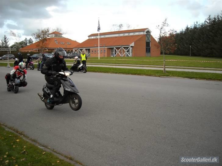 Yamaha Jog As  SOLGT - Peter på hans 911ér og mig på Jogen..  billede 9