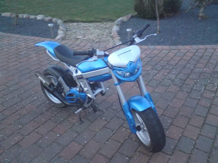 Suzuki Street magic nakket billede 1