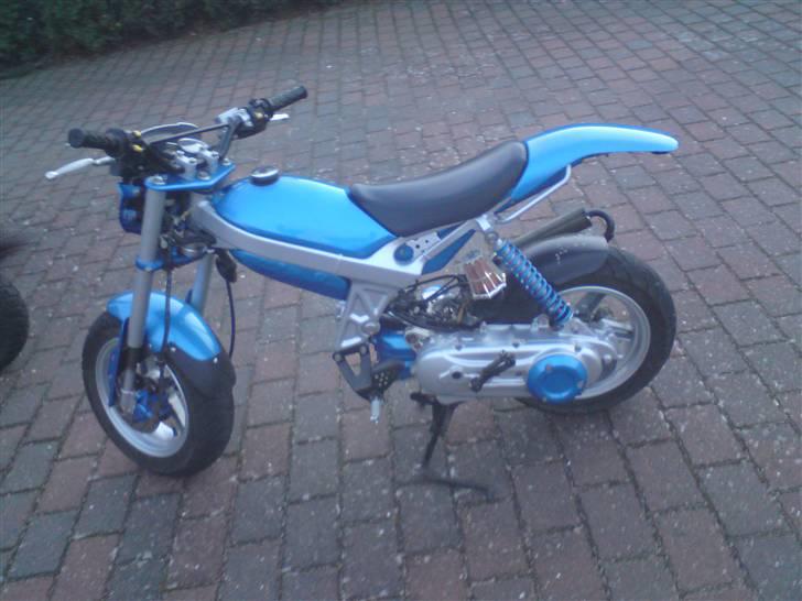 Suzuki Street magic nakket billede 2