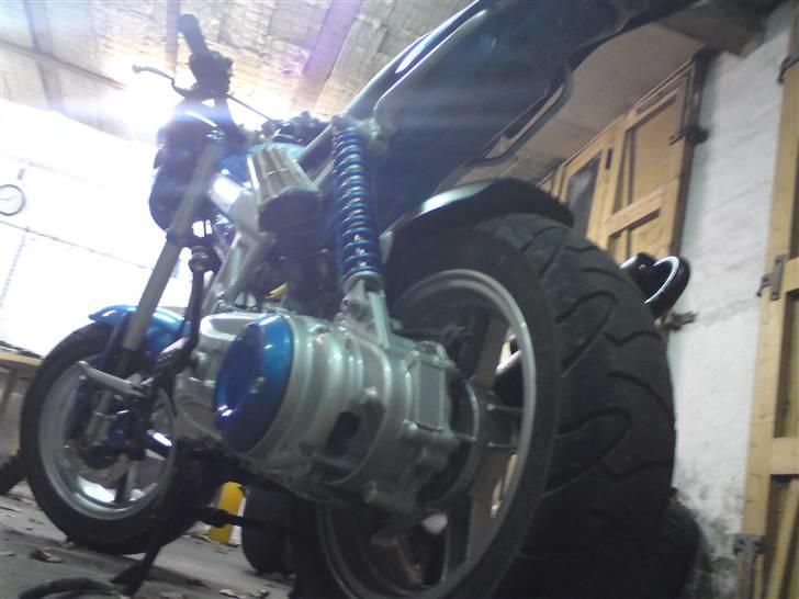 Suzuki Street magic nakket billede 5