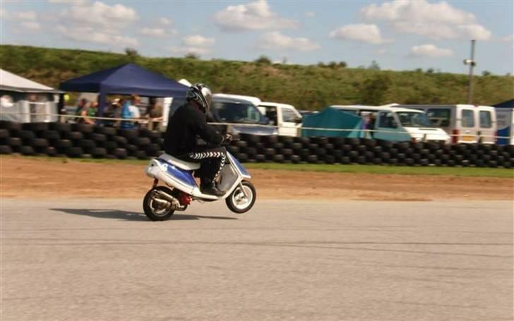 Yamaha Neos  BYTTES / SÆLGES!! - Mig på cazes, TS jog til skærbæk traf 2008 :) hans scooter er for vild :) billede 15