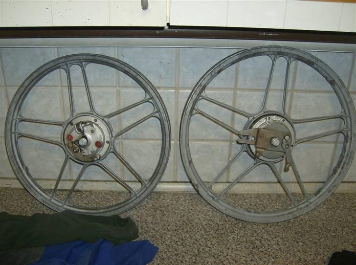 Puch Maxi K (Original)(SOLGT!) - Fælgene er slyngrenset inden de skal grundes og males sølv grå... billede 6