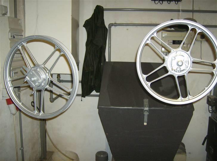 Puch Maxi K (Original)(SOLGT!) - Så blev fælgene malet sølv... Ser sgu rimeligt godt ud.. ;b billede 8