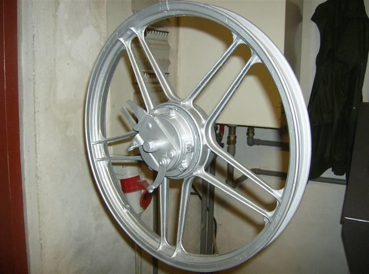 Puch Maxi K (Original)(SOLGT!) - Så blev fælgene malet sølv... Ser sgu rimeligt godt ud.. ;b billede 9