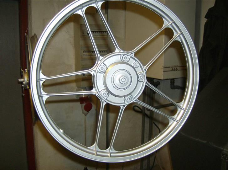 Puch Maxi K (Original)(SOLGT!) - Så blev fælgene malet sølv... Ser sgu rimeligt godt ud.. ;b billede 10