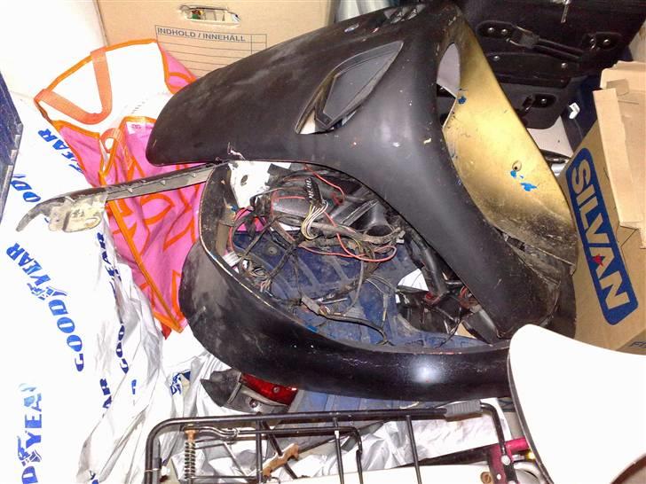 Piaggio Zip PROJEKT 09 (70%) - der har vi nogle skjolde og noget tænding billede 1