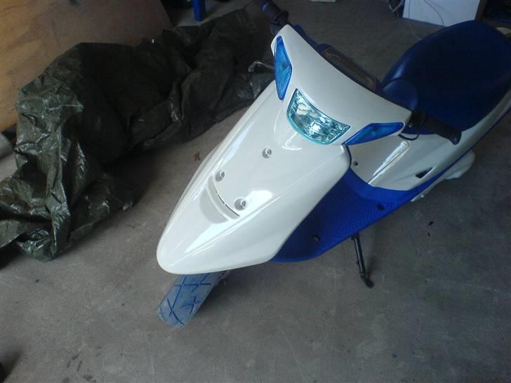 Yamaha Jog as - her kan man se div. dele som er blevet ny lakeret billede 4