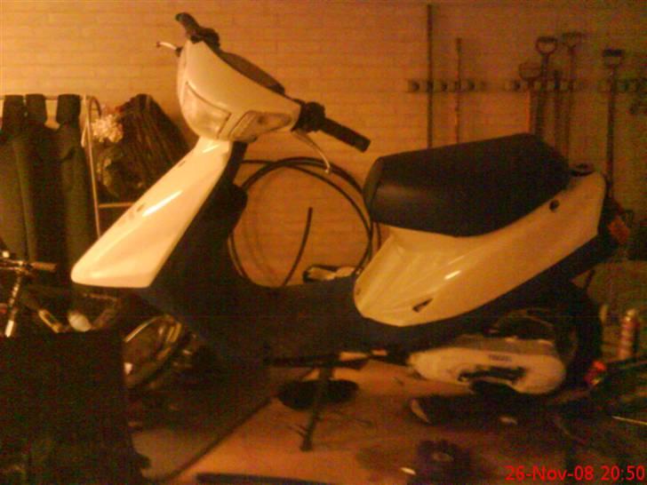 Yamaha Jog as - oppe på arbejdts bordet. næsten færdige. men der kommer jo masser at små ting af og til, jeg er ved at skrabe sammen til blå dæk billede 9