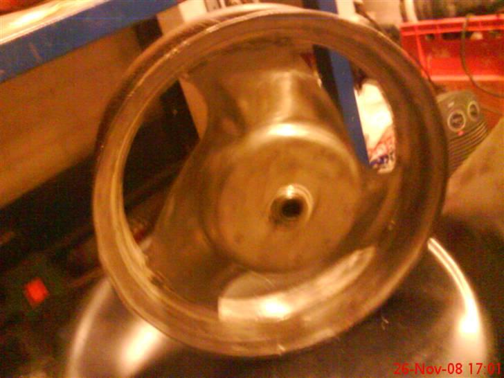 Yamaha Jog as - det var så fælget inden det blev malet, det tog søren et godt stykke tid at slipe det  ned billede 12