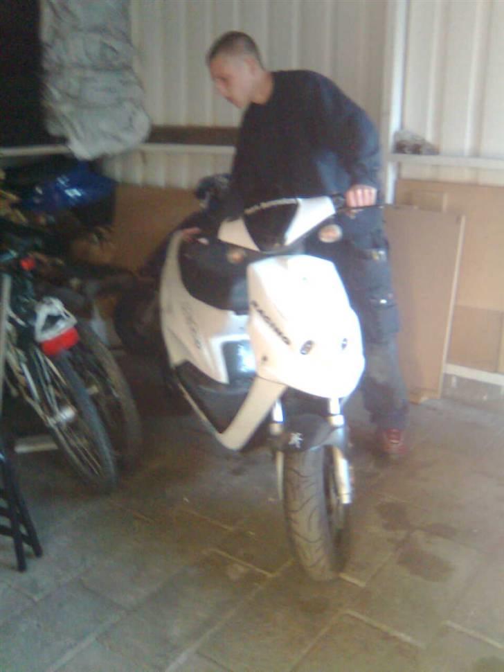 CPI popcorn *solgt* - den stolte ejer, ska lige stille den på plads :) billede 6