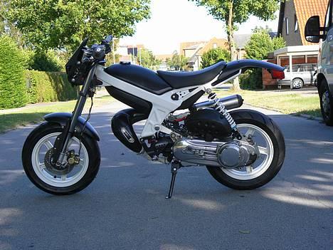 Suzuki Street Magic - Min elskede streetfighter :) billede 1