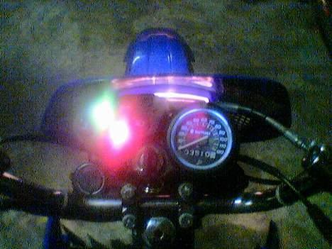 Suzuki RMX Dual Sport - Blå speedo lys :-D (kommer nok snart digi omdrejningstæller ved siden af ;-) billede 7