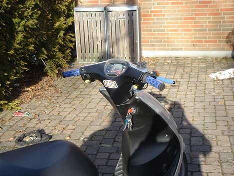 Suzuki Estilete - Som den står nu. tager flere billeder når jeg en dag får den vasket, og stylet lidt mere :D billede 9