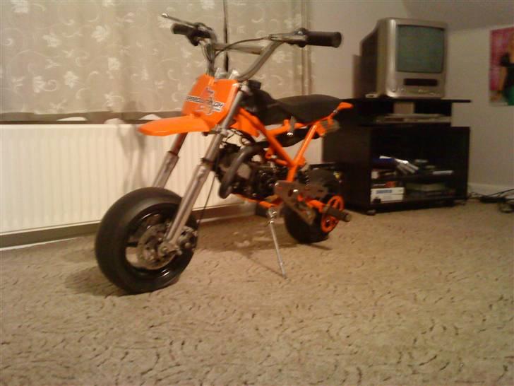MiniBike KTM "wannabe-bike" - her står den dejlig varmt på værelset :b billede 1