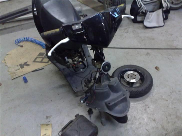 Aprilia sonic - er begyndt at skille den ad så den kan blive pudset op og gejlet:b billede 3