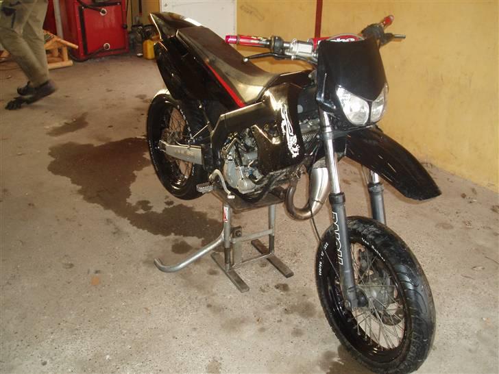 Derbi senda extrem sm (solgt) - som den står nu med de ny malet skjolde. billede 3