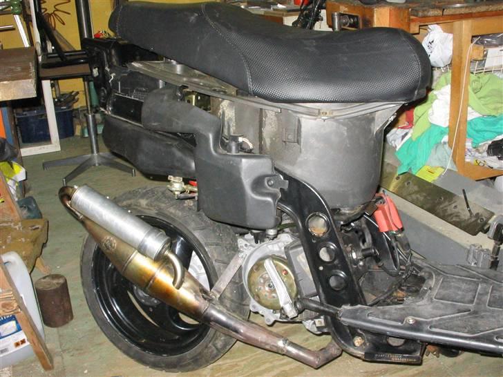 Piaggio nrg mc 3. VÆK - den er ik så flot den udst. og er heller ik det org sæde billede 3