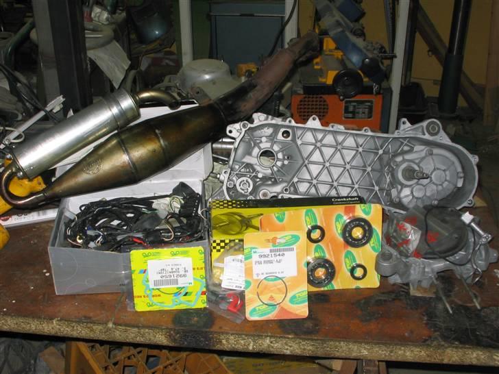 Piaggio nrg mc 3. VÆK - motor´en inden jeg samlede den  billede 9