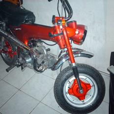 Honda dax ST50 candy red