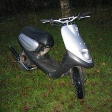 Yamaha jog spaceinvation solgt