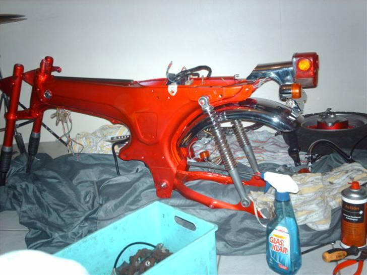 Honda dax ST50 candy red billede 3