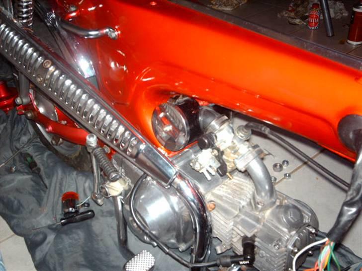 Honda dax ST50 candy red billede 7