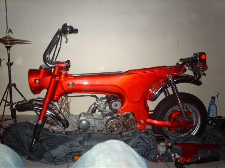 Honda dax ST50 candy red billede 10