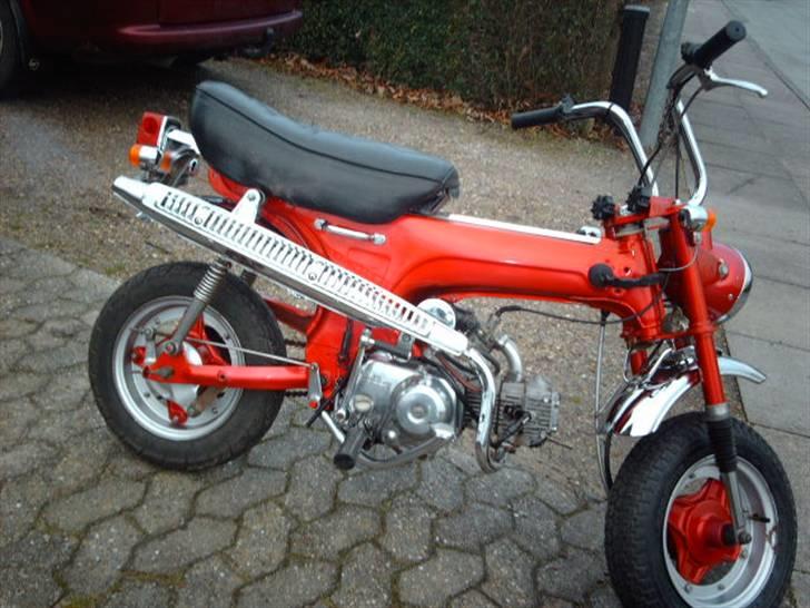 Honda dax ST50 candy red billede 11