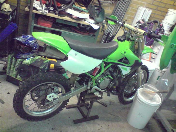 Kawasaki kx 80 høj - den er jo kun blevet kønnere med tiden. :b billede 20