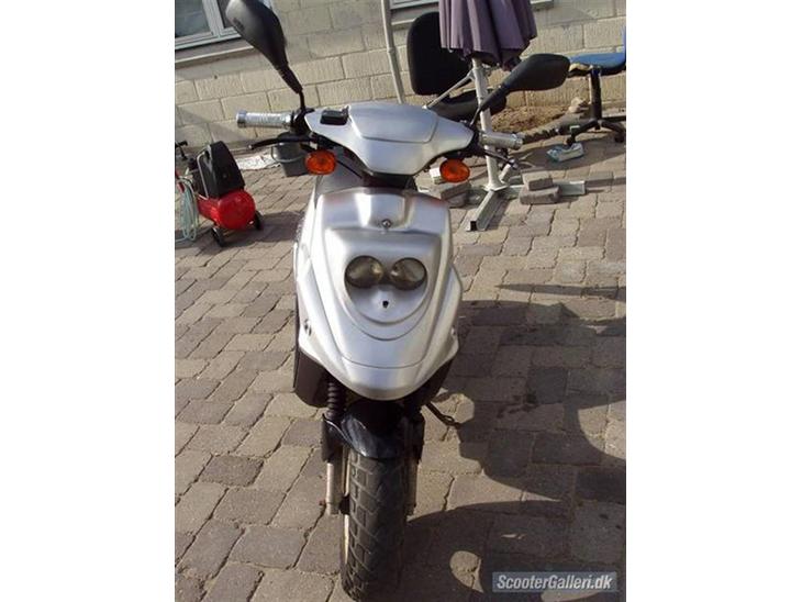 {{currentPhoto.altText}} billede {{currentPhoto.number}}