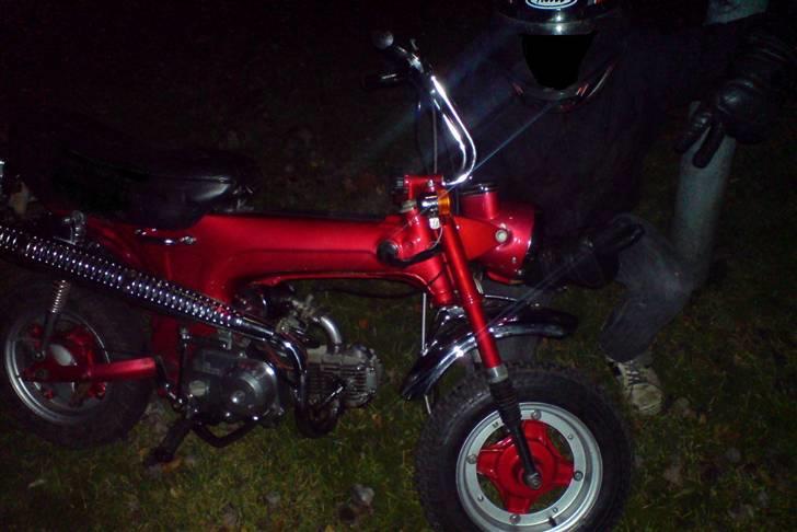 Honda dax ST50 candy red billede 12