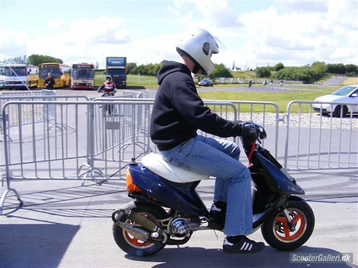 Yamaha Jog lc ts t7 - Elly på vej ud på banen til speedmeet billede 5