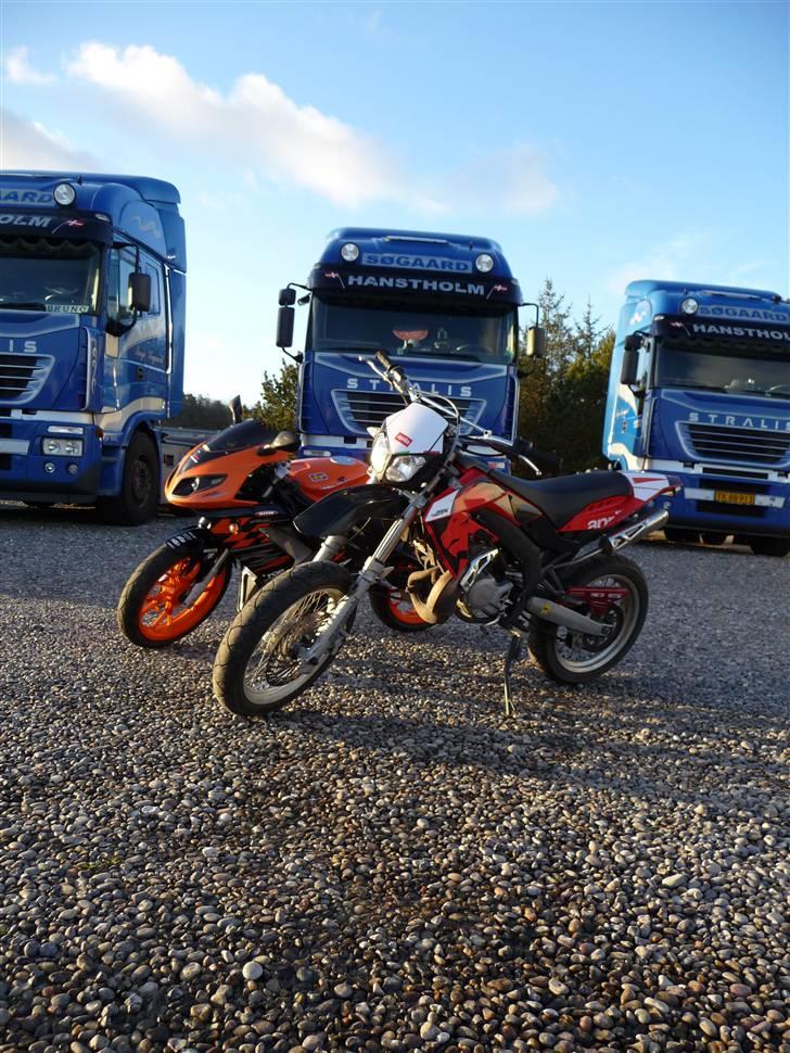 Aprilia Sx 50 Bytte til Stalker - 24. December - 2008. Uha, lækker Rieju og alt for fine Iveco Stralis´er i baggrunden. :) billede 17