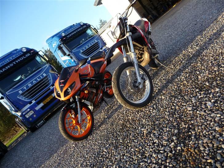 Aprilia Sx 50 Bytte til Stalker - 24. December - 2008. Uha, lækker Rieju og alt for fine Iveco Stralis´er i baggrunden. :) billede 18