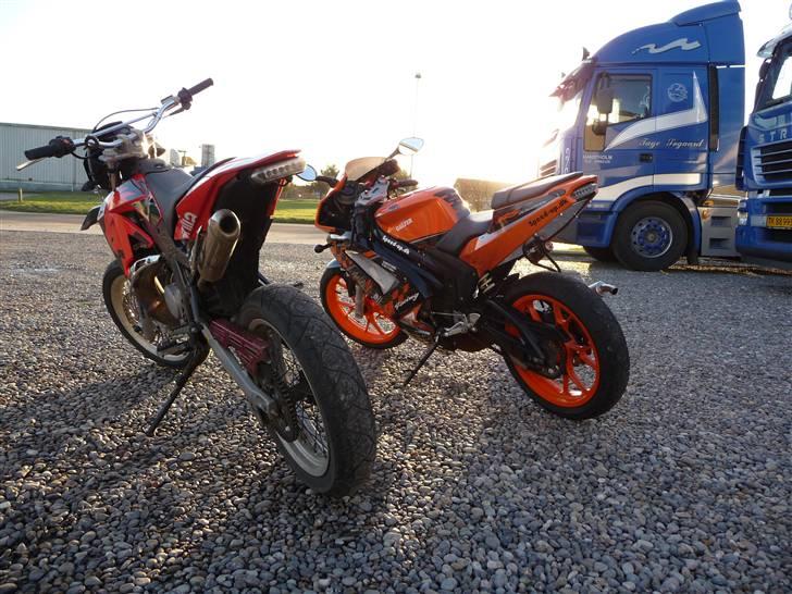 Aprilia Sx 50 Bytte til Stalker - 24. December - 2008. Uha, lækker Rieju og alt for fine Iveco Stralis´er i baggrunden. :) billede 20