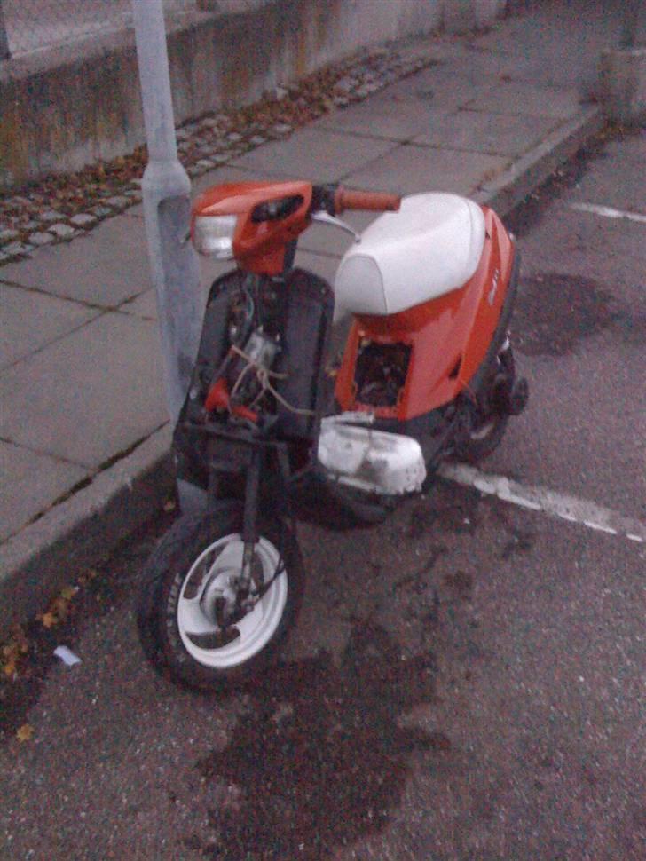 Yamaha jog as (solgt) - Styrtede i regnen :( billede 20