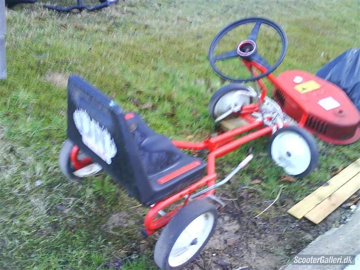 Puch maxi k R.I.P - sådan så den ud før vi gik igang en gammel gokart der var ødelagt :( billede 3