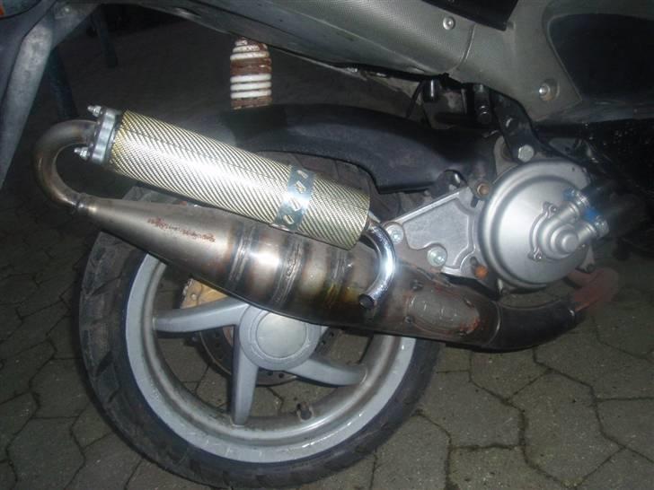 Aprilia SR50 LC DD (SOLGT) - motor og udstødningen billede 6