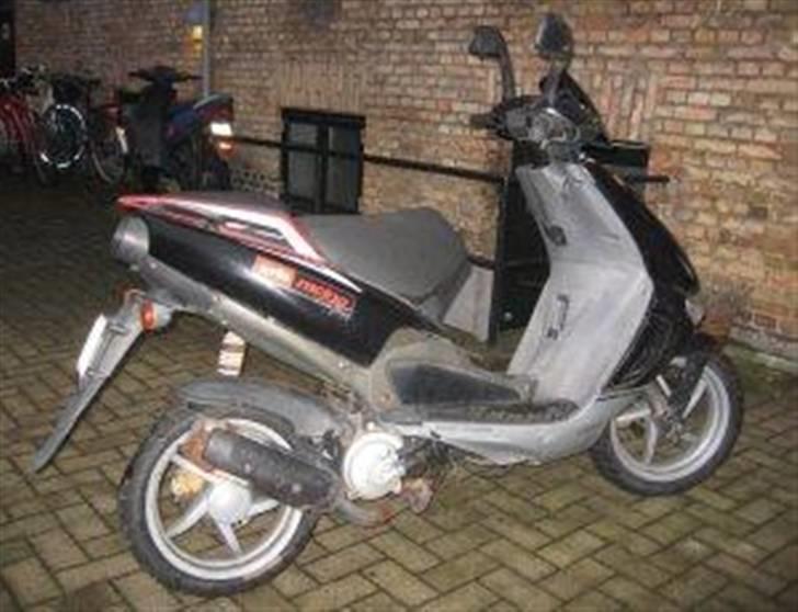 Aprilia SR50 LC DD (SOLGT) - endnu et billede af hvordan den så ud da jeg købte den billede 9