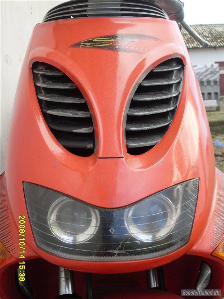 Aprilia SR50 Stealth LC SOLGT - Fronten. Den er blevet sendt til maler. billede 2