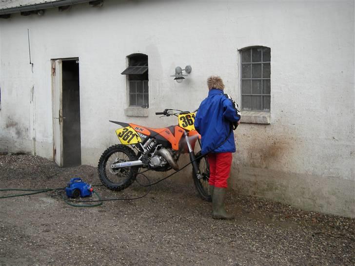 KTM Sx 125 (Solgt):( - Ja ja man har jo folk til arbejdet:) billede 12