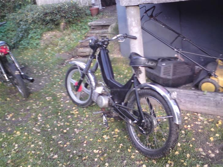 Puch maxi p - Min vens dejlige Monza  i bagrunden! :)  billede 1