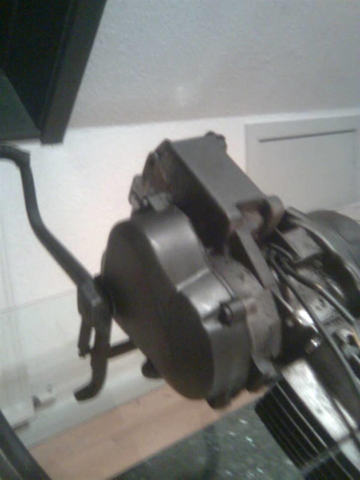 Puch e50 k |BYTTET| - moterblokken skal osse ha en tur med sort <3 billede 5