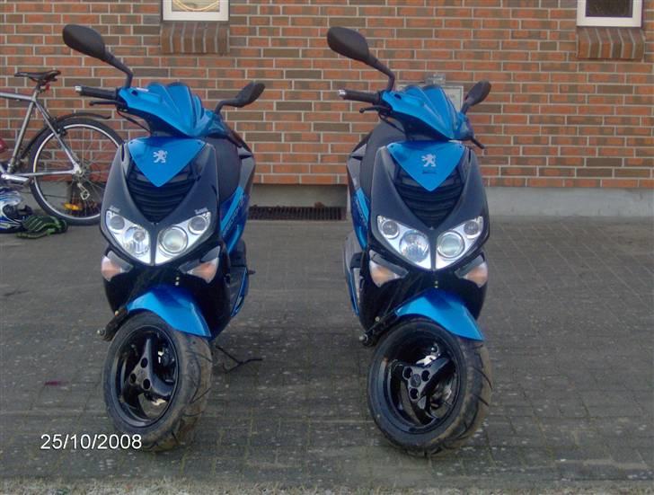 Peugeot speedfight 2 ac  - mig og min vens peugeoter ..... benjamin Ø til højer om min til venstre billede 6