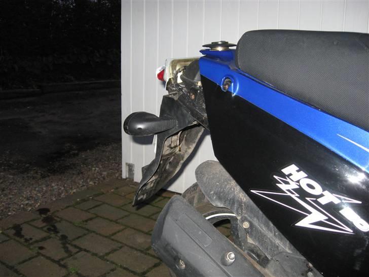 PGO Hot50 * Solgt - Efter en tur i asfalten da en bil ramte mig :( billede 13